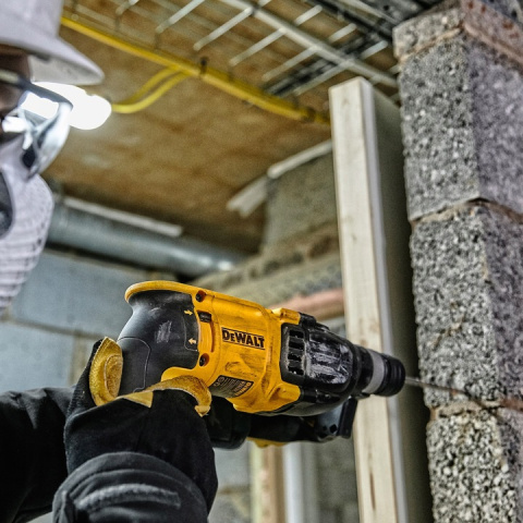 DeWalt MŁOTOWIERTARKA 3-FUNKCJE 800W, KUFER