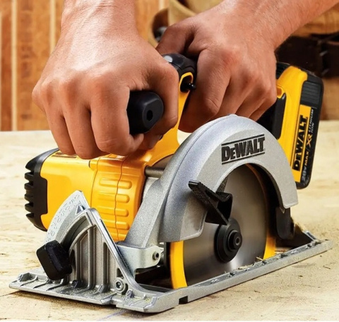 Pilarka tarczowa DeWalt 18V 165mm