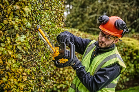 Nożyce do żywopłotu 55cm DeWalt DCMHT563P1 18V 5.0Ah XR